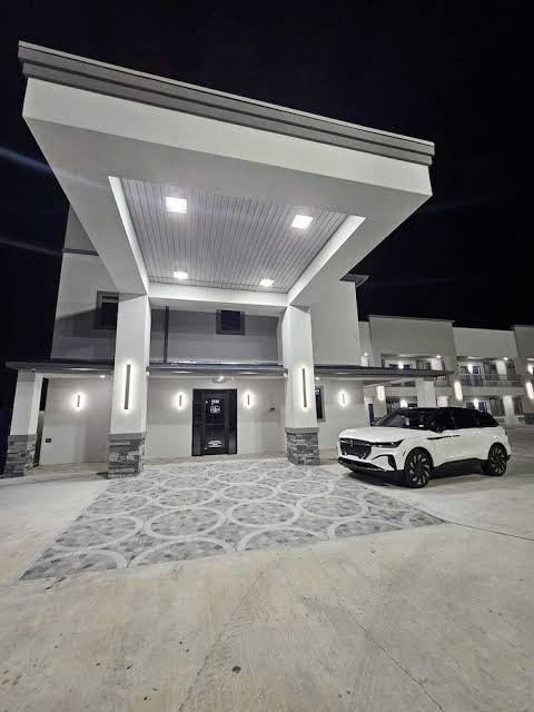 PLATINUM INN @ 99 & MORTON RANCH